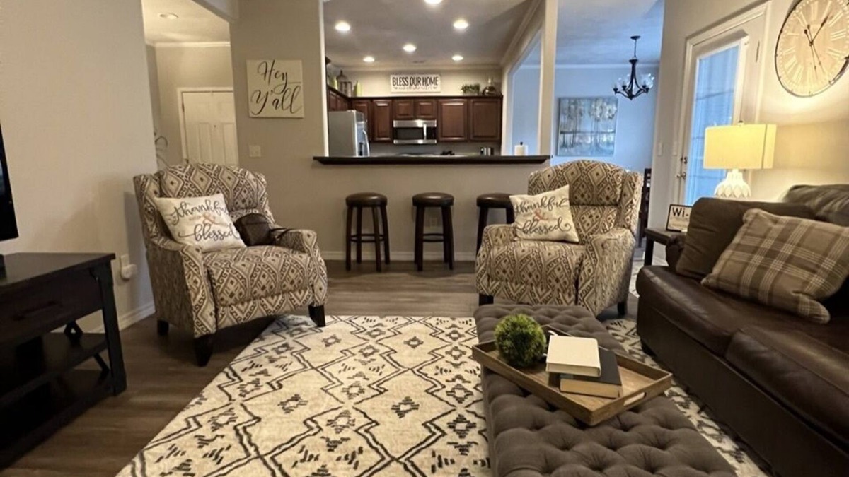 Branson West Villa | ! 2 MILES from SILVER DOLLAR CITY ! A MUST SEE! A great place to stay.