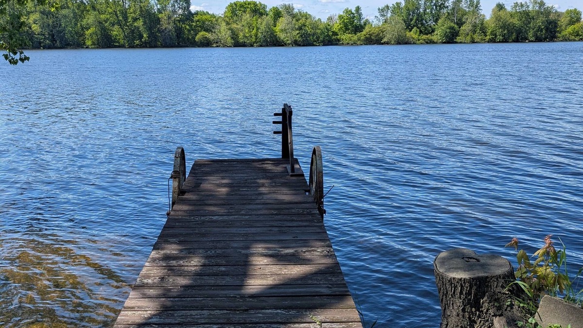Helmer Cottage | 2 miles from the Indiana Rails train station, 12 miles from Pokagon State Park