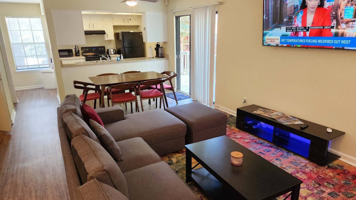 Tallahassee House | 2 miles to FSU-Twin King Master Beds-Pool!