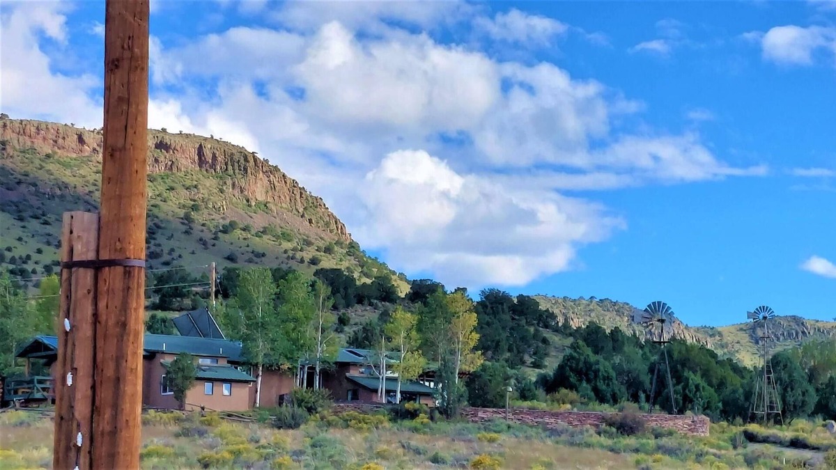 Del Norte House | 2 Mills Ranch - Basecamp for Adventure