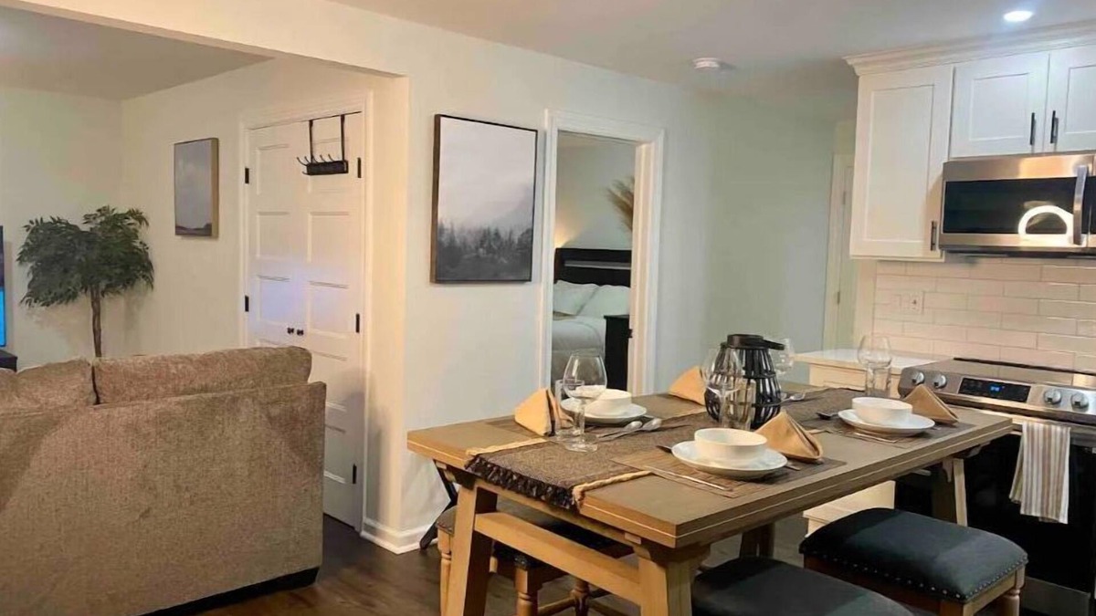 Huntington Station Apartment | 2 min away from train station