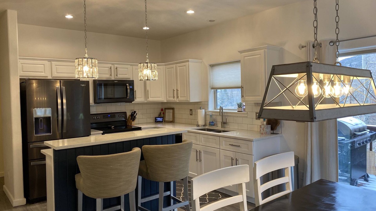 Summit Cove House | 2 min to Keystone - Stylish /Amazing Location - Hot Tub, Pool table, Ping Pong!