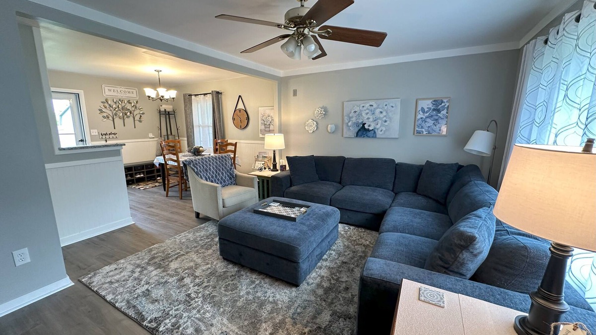 Loveland House | 2 min to Loveland,15 min to Kings Island-2 bed, patio, fenced yard,pet friendly