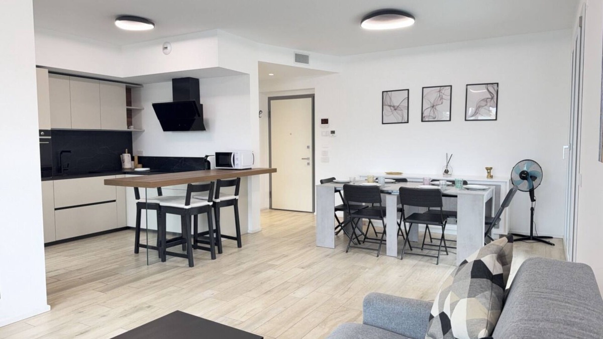 Bergamo House | 2 Min Walk Chorus Life, with 2 Bedrooms and 2 Bath