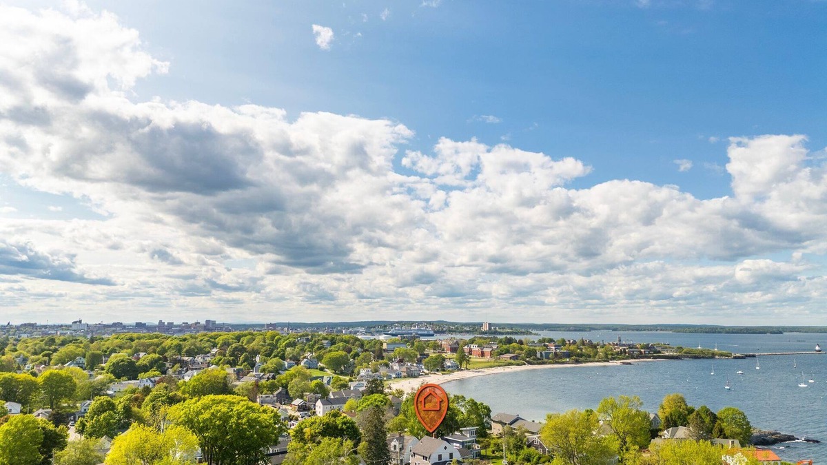 Loveitts Field House | 2 min walk to beach. New home in high end private beach community. Very walkable