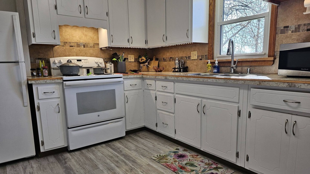 Wadsworth House | 2 min walk to bike trail! Nice gameroom with air hocky!