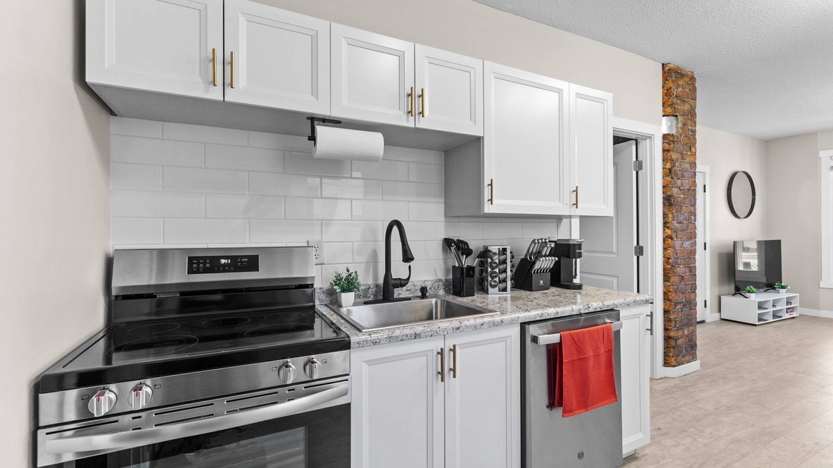 West Central Apartment | 2 Min Walk to Downtown