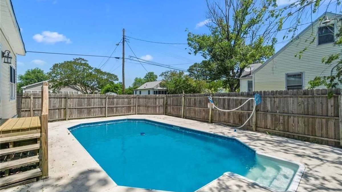 Norfolk House | 2 mins away from the beach.