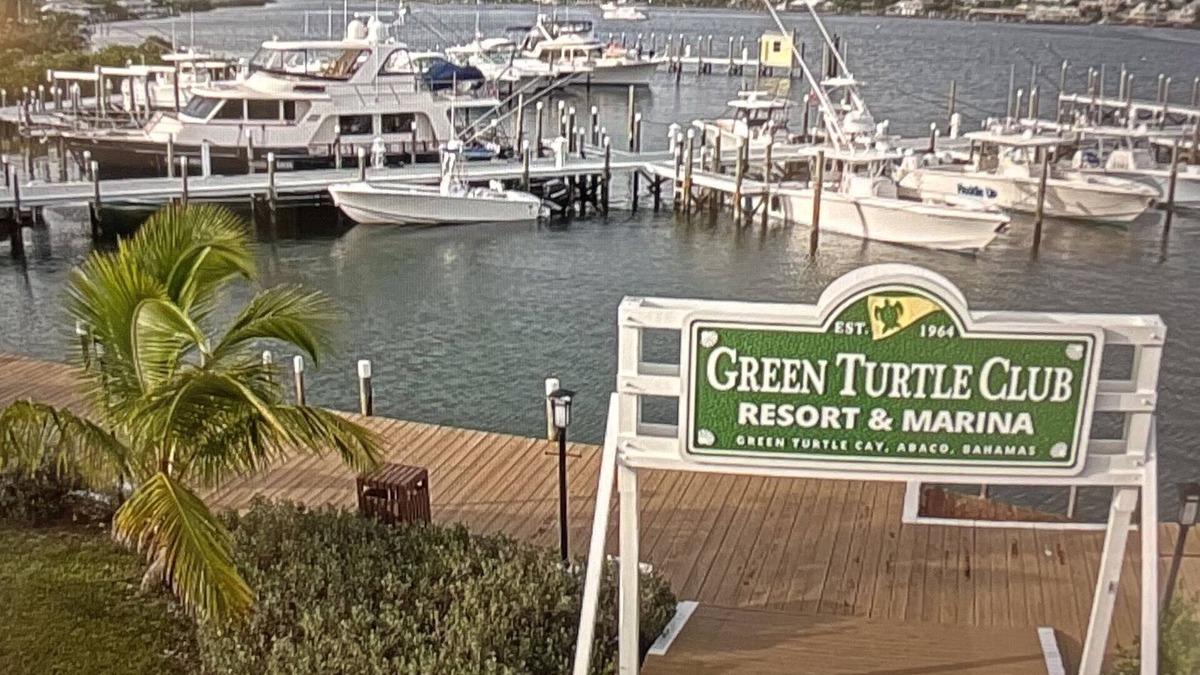 Green Turtle Cay House | 2 minute walk to Green Turtle Club/Marina. 2br, 2.5 Ba! Fully renovated 2023!