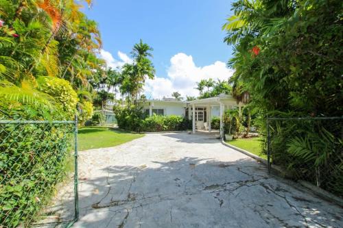 Sunset Crest House | 2 minute walk to Beach & Pool - Casual 2-Bed House home by Bluescape