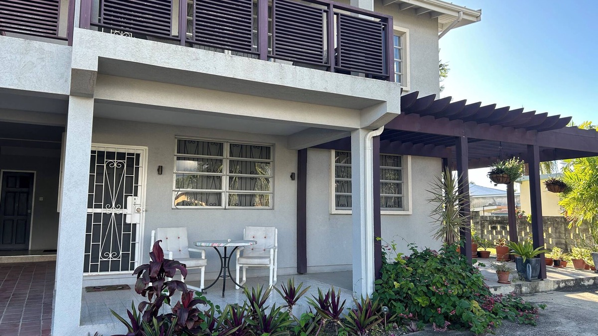 Durants Apartment | 2 minute walk to Brighton's Beach, Apt on a quiet street