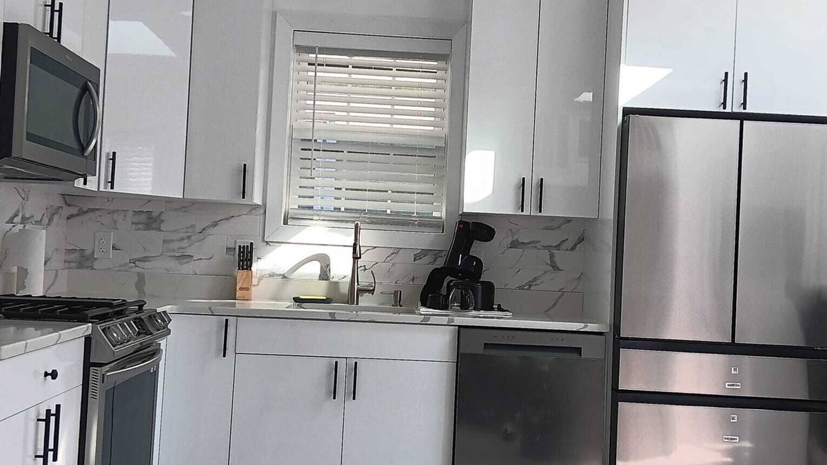 Constable Hook Apartment | 2 Minutes Away from, Staten Island Modern and Cozy