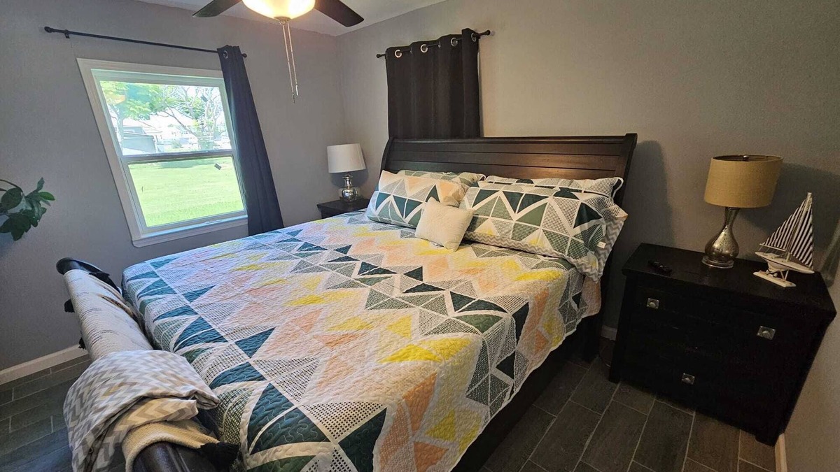 La Porte House | 2 minutes to beach! New family-sized house