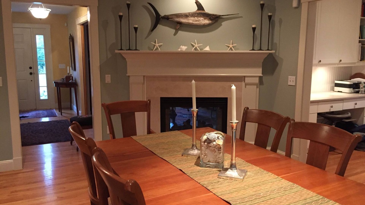 North Falmouth House | 2 minutes to Megansett, Old Silver Beaches and Bike Path in Historic Village