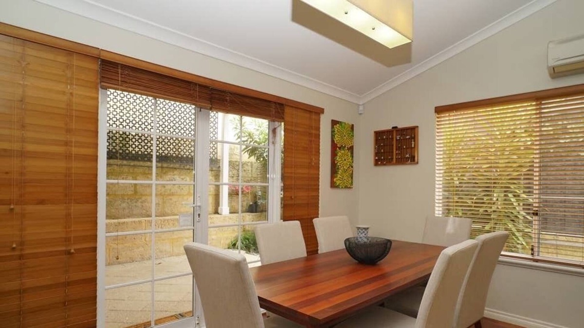 Embleton House | 2 Minutes to Morley Galleria 3BR 2 BTH