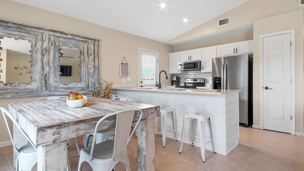 Treasure Cove House | 2 Minutes Toes in Sand - Beach - Emerald Waters - Sunsets - Lagoon