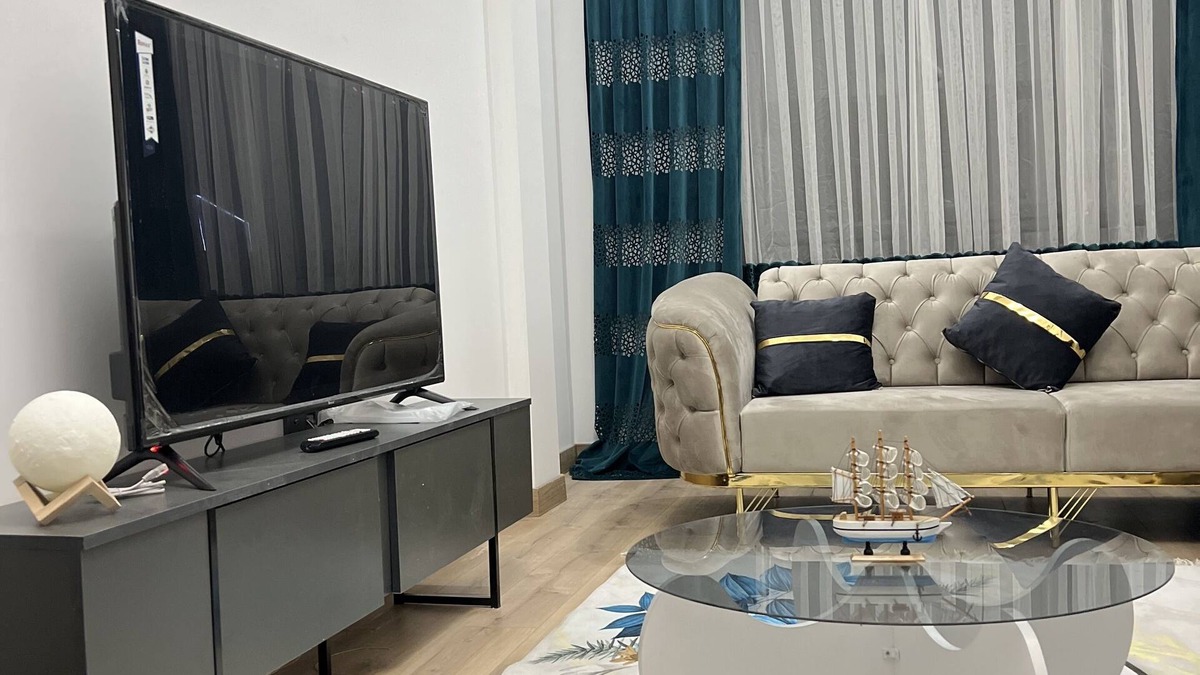 Esenyurt Apartment | 2 minutes walk to shopping centre, metro bus station with city views