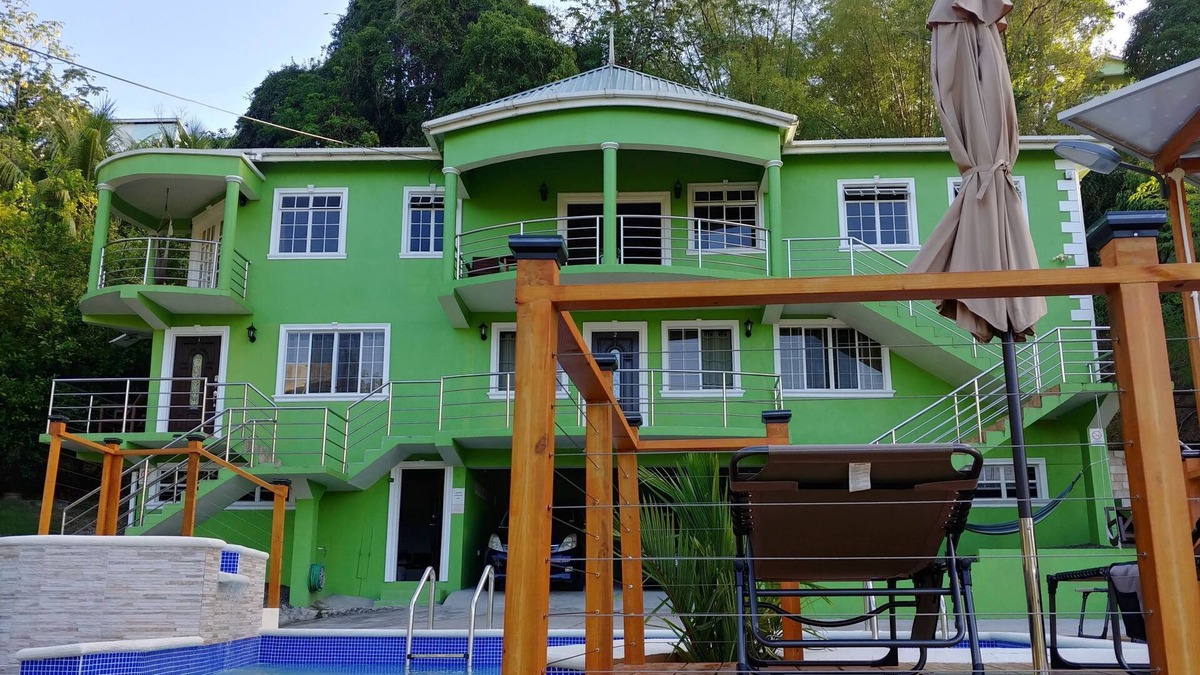 Marigot Bay Apartment | 2 Mountain View Apartment With Pool