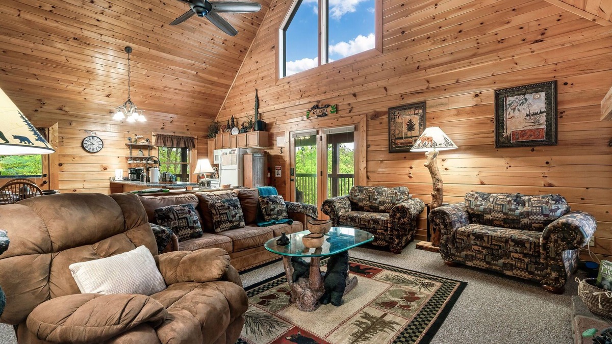 Sevierville Cabin | 2 Mstr Bdrm suites✅Fast WiFi✅Mtn Views/Hot Tub*Arcade-Game Room*Resort Pool