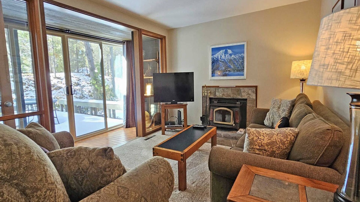Overlook Park House | 2 Mtn. View-Sunriver, Oregon: BBQ, WiFi, SHARC Aquatics, Tubing Hill, Mt. Bachelor, Golf, Deschutes River, Tennis, Bike Paths
