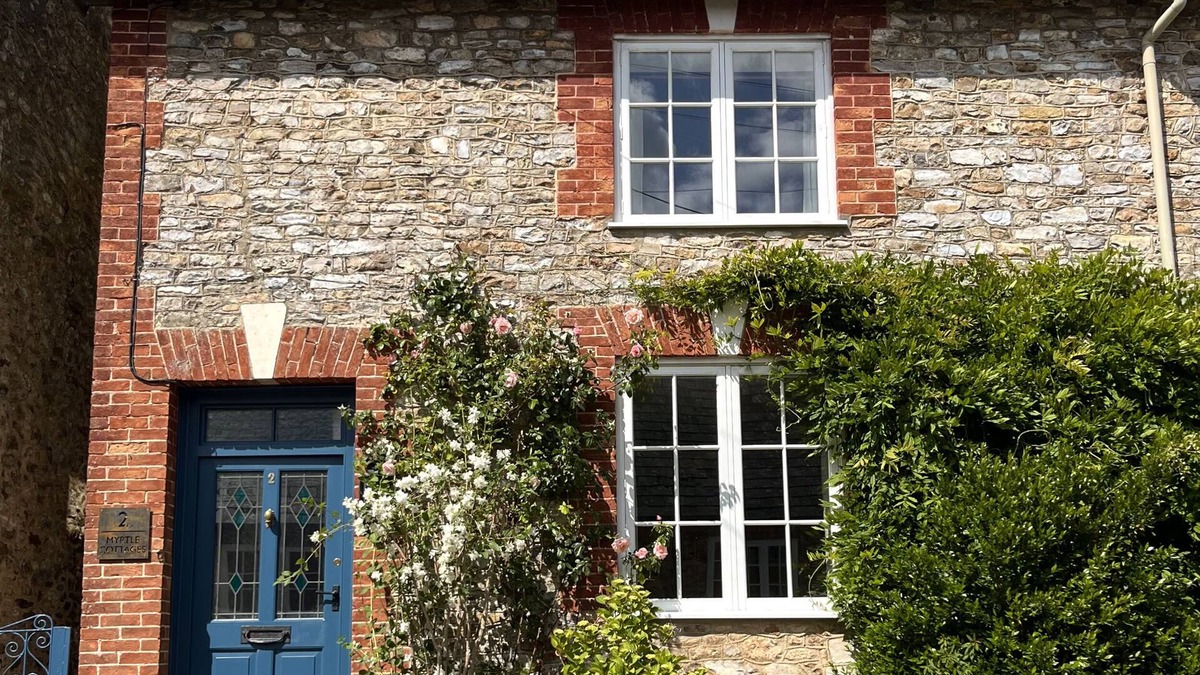 Honiton Cottage | 2 MYRTLE COTTAGES, pet friendly, with open fire in Stockland
