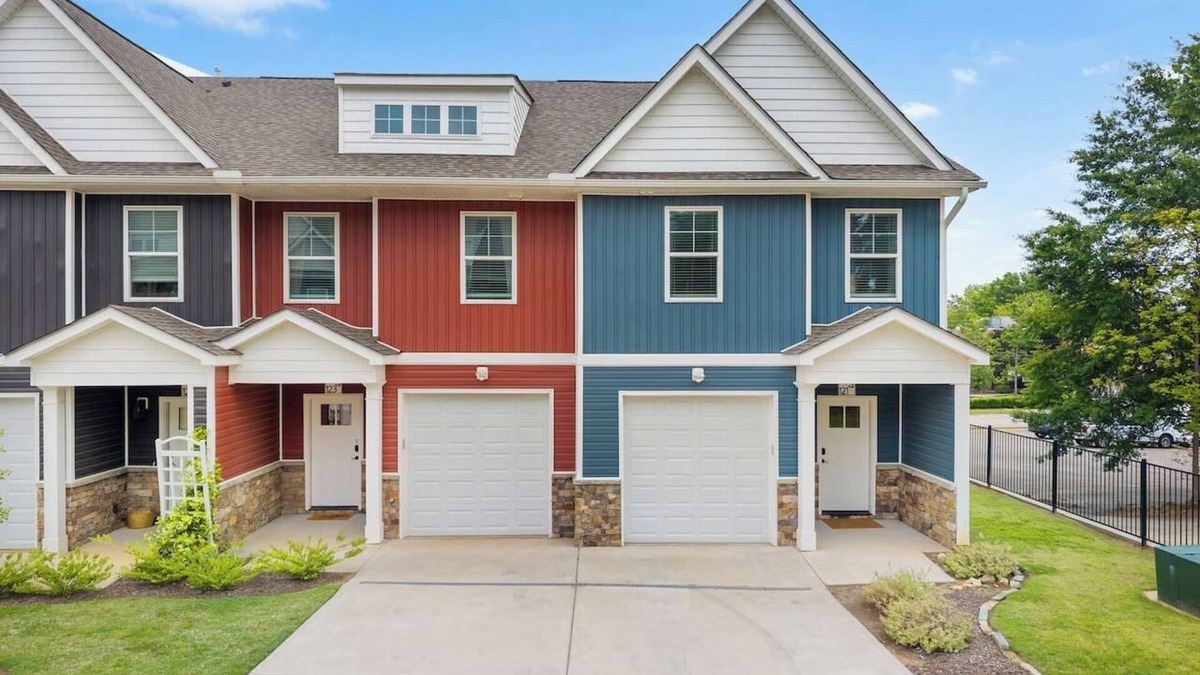 Drayton House | 2 New Townhomes | 2024 Spartanburg Stay for 9