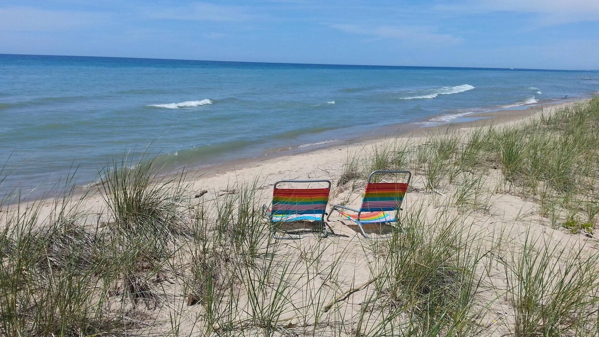 Benton Harbor House | 2 Night Minimum for Fall/Winter 2024! Perfect for a quiet weekend get a way!
