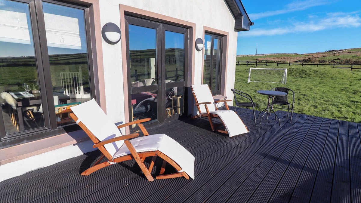 County Clare House | 2 OCEAN VIEW, family friendly in Doonbeg, County Clare