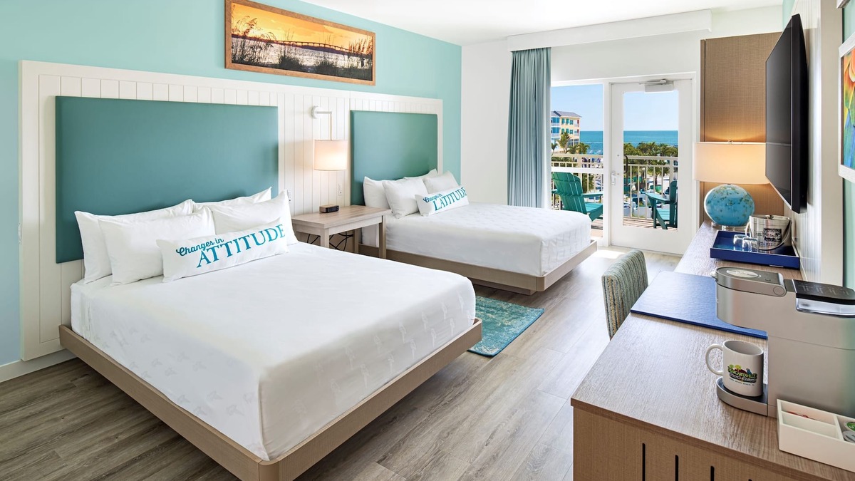Fort Myers Beach Resort | 2 Oceanview Resort Stays w/Live Entertainment & Bar - Parking