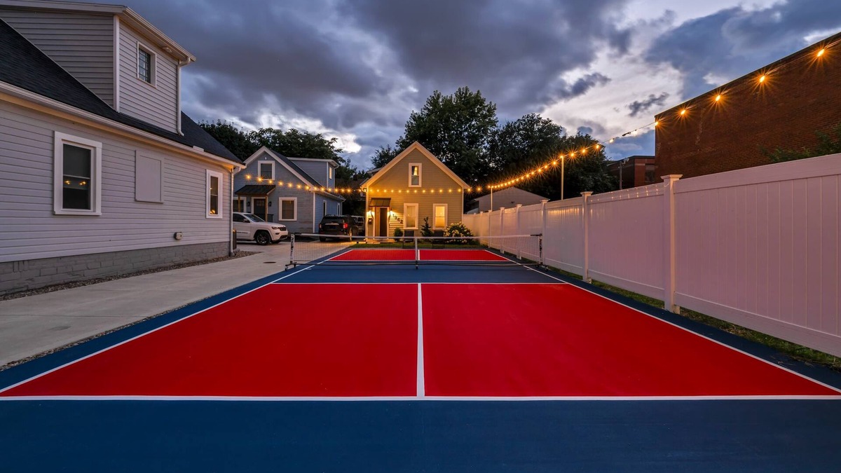 Detroit - Shoreway House | 2 of 3 Houses | Perfect for Groups | Sauna|Hot Tub