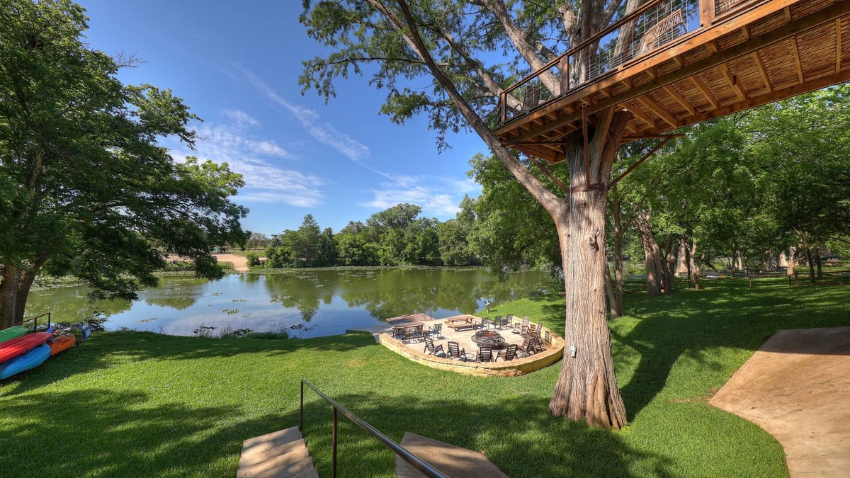 Center Point Cabin | #2 of 4 Treetop River Cabin: 6 guests +Kayaks+ Fishing+ Fire pits+ hammocks