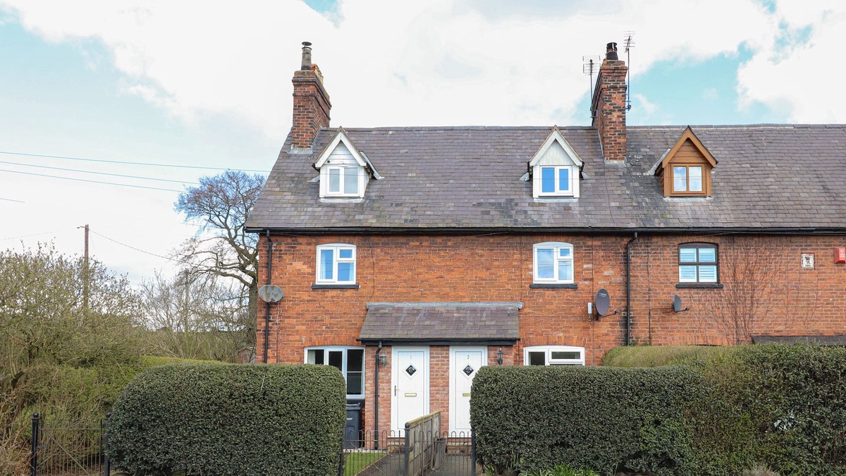 Cheshire West and Chester Cottage | 2 ORGANSDALE COTTAGES, pet friendly, with open fire in Kelsall