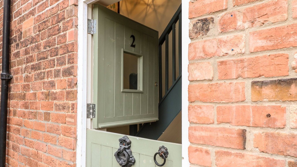 Orston Cottage | 2 PAILING COTTAGES, family friendly, with open fire in Aslockton