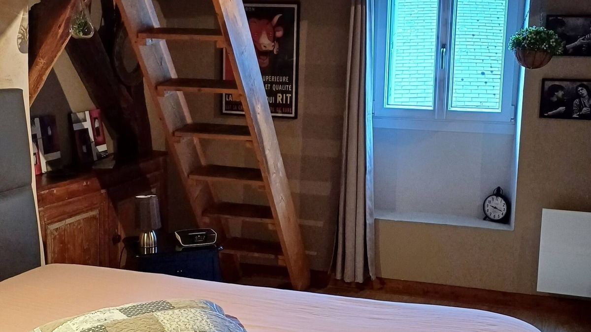 Brive-la-Gaillarde Apartment | 2-person apartment 80 m2 Brive historic center