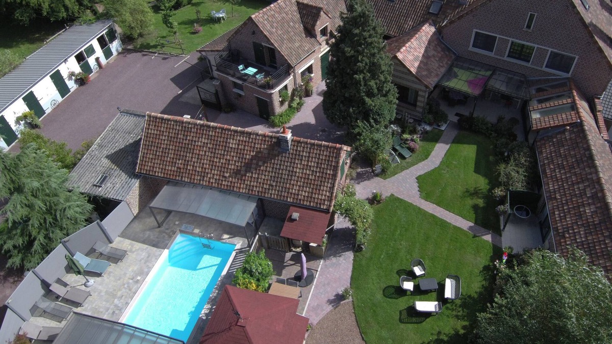 Blessy Cottage | 2-person gîte "La Maison de Arya" with jacuzzi and pool access