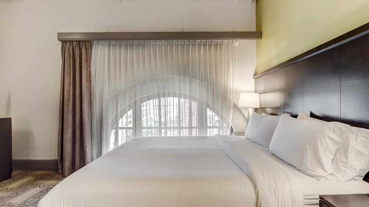 Downtown Baltimore Hotel | 2 Pet-Friendly Suites w/Kitchen for Extended Stays – Central Location