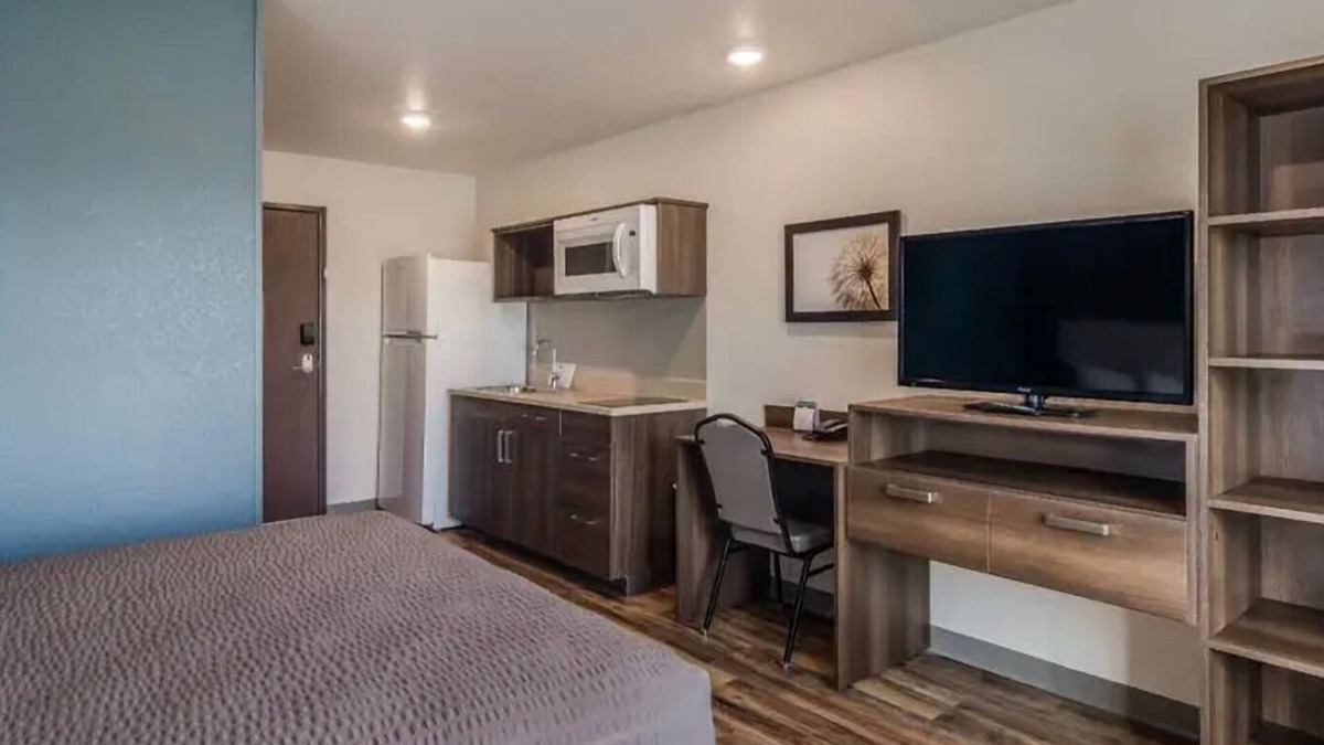 Lowell Hotel | 2 Pet-Friendly Suites with Free Parking Near Frisco Station Mall