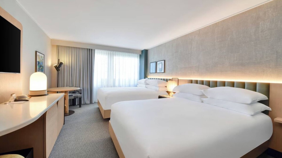 Midtown West Hotel | 2 Pet-friendly Units at Kimpton Theta New York - Times Square