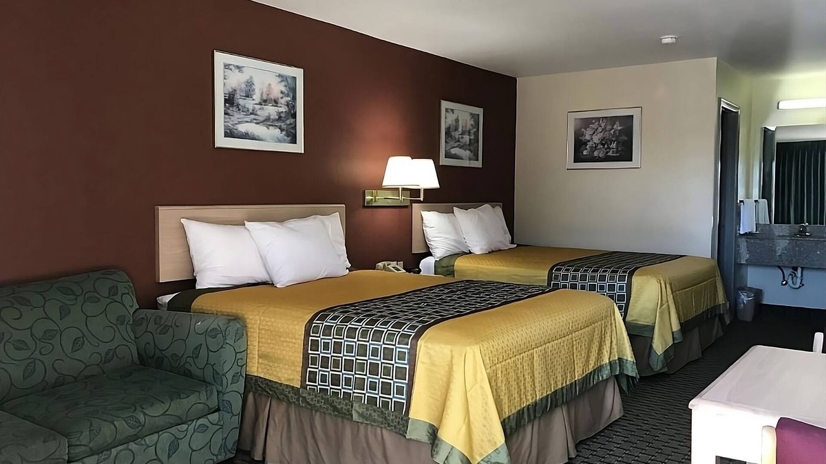 Cabot Resort | 2 Pet-friendly Units w/FREE Breakfast, Pool, Near Cabot Frisbee Golf Park!