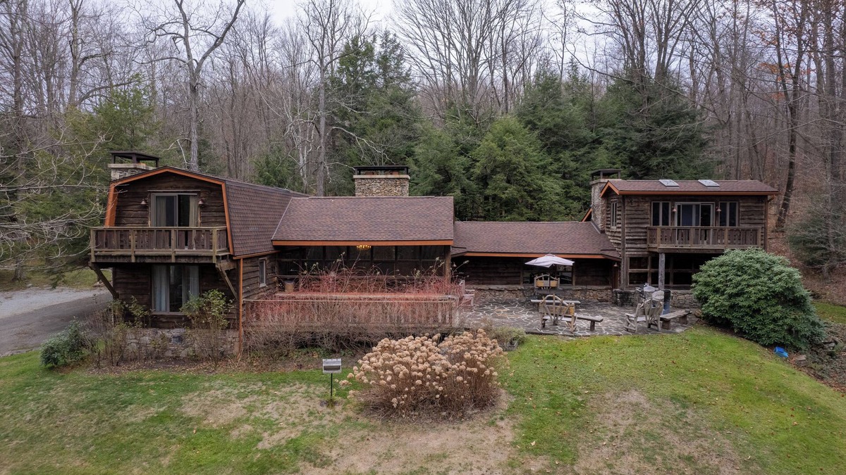 Champion Cabin | 2 Ponds - Rustic Mountain Cabin
