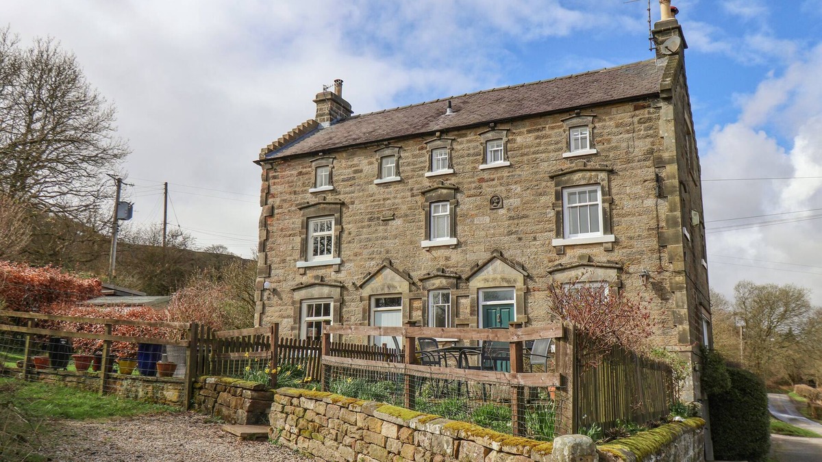 Rosedale Abbey Cottage | 2 PRIMROSE VILLAS, pet friendly, with open fire in Rosedale Abbey