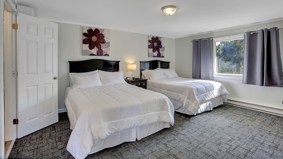 Halifax House | 2 Qn Beds at Halifax Inn. On 147 Near Millersburg