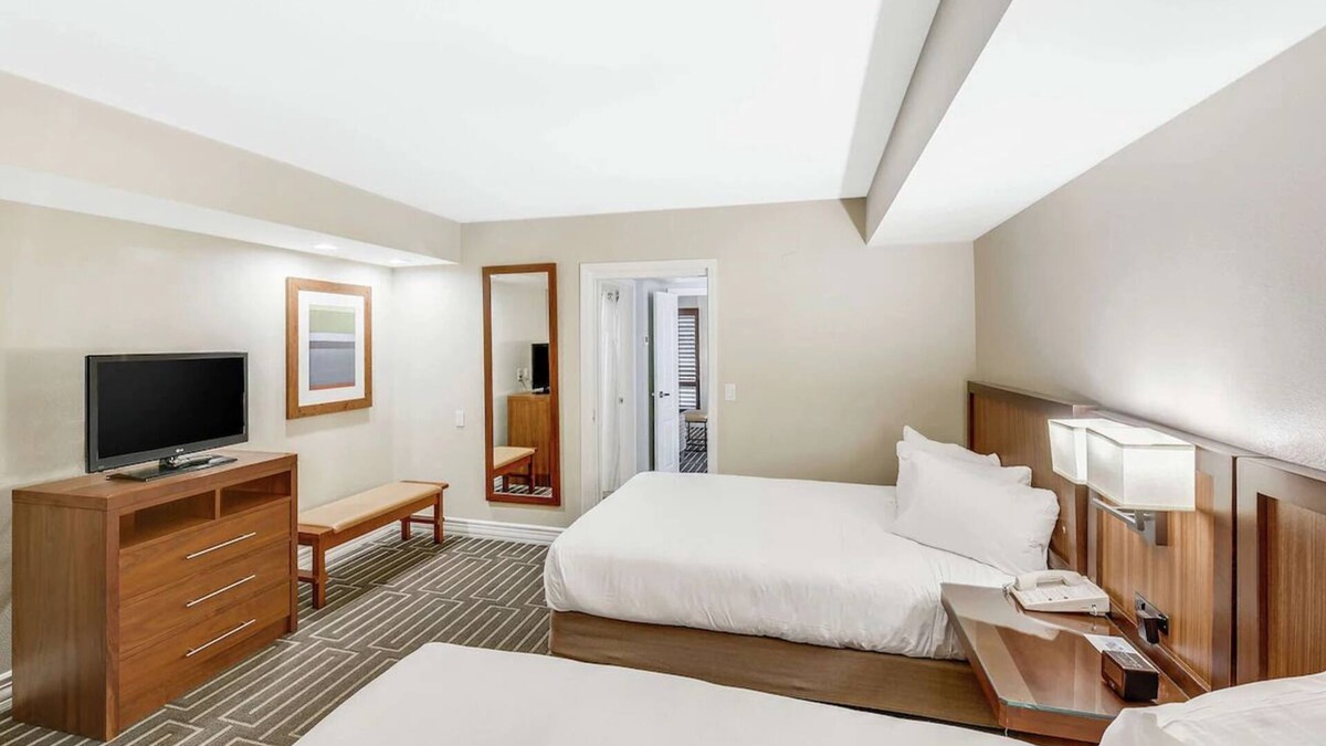 North Mountain Hotel | 2 Queen Beds 1BR Suite, Hilton Phoenix Tapatio Cliffs, Seven Pools, Water Slide