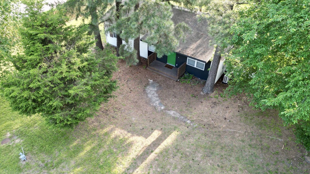 Bentonville - Fayetteville House | 2 Queen Beds, Bunk, sleeps 7 on .5 acre. Great access to all NWA activities