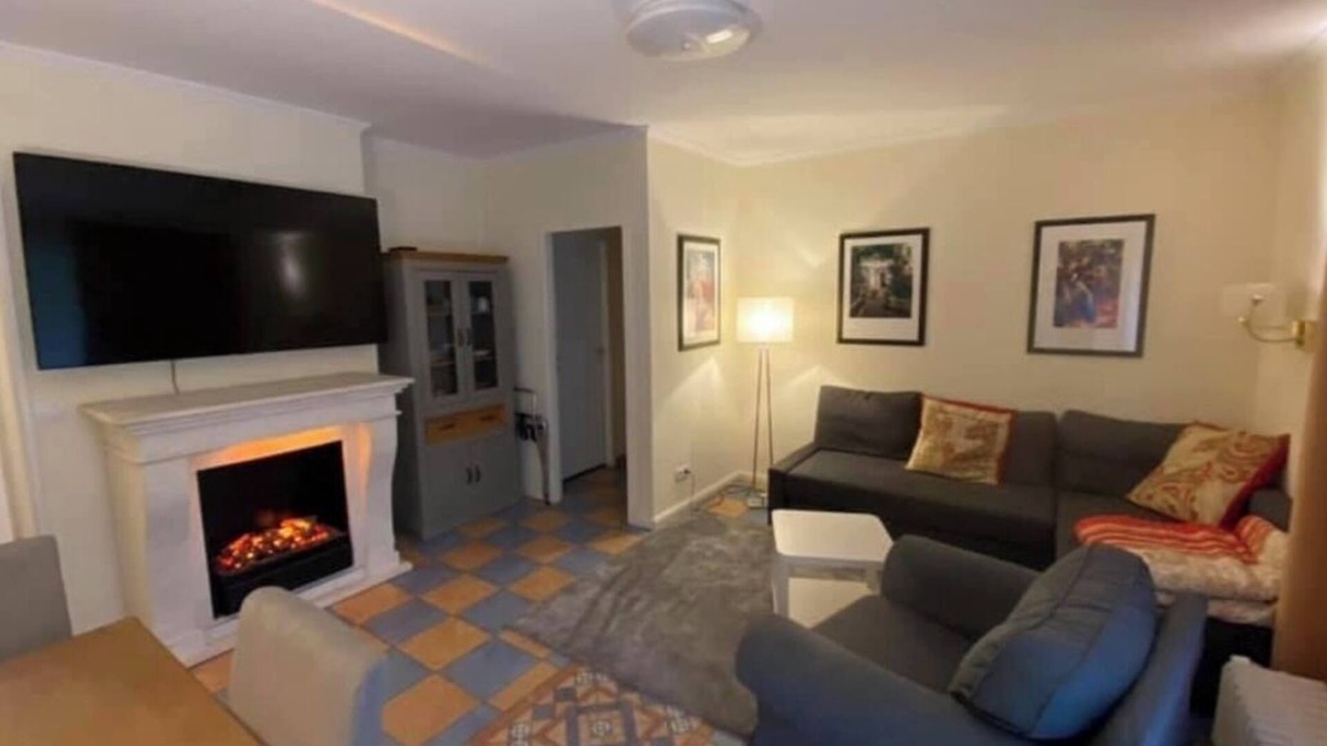 Alt-Godesberg Apartment | 2 Raum-wohnung mit Balkon und Zugang zum Garten. Wohnung Liegt Nach Hinten
