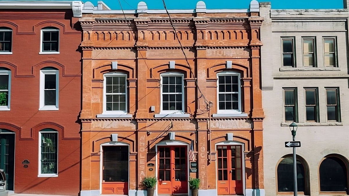 Staunton Hotel | 2 Relaxing Hotel Rooms Near Woodrow Wilson Library and Downtown Attractions