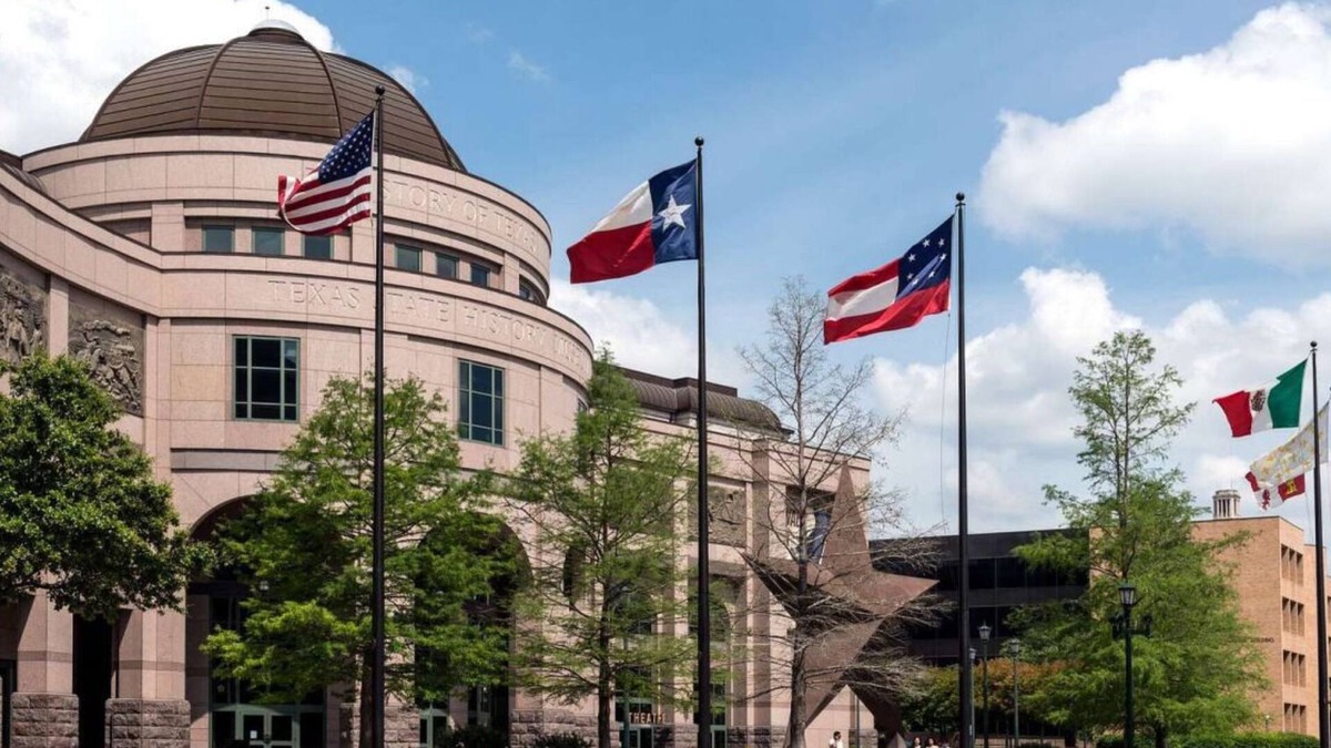 Austin Hotel | 2 Relaxing Units w/FREE Parking! Close to Bartholomew Park, Pets Allowed!