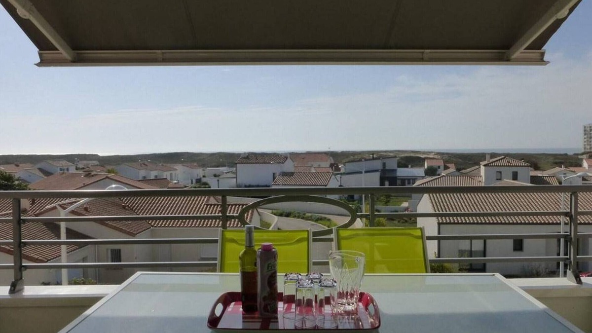 Saint-Gilles-Croix-de-Vie Apartment | 2-room apartment with balcony, parking and near the beach in Saint-Gilles-Croix-de-Vie