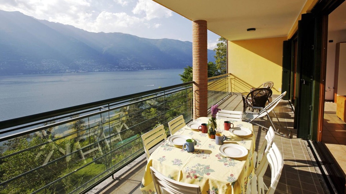Tronzano Lago Maggiore Apartment | 2-room apartment with large balcony and panoramic view of the lake