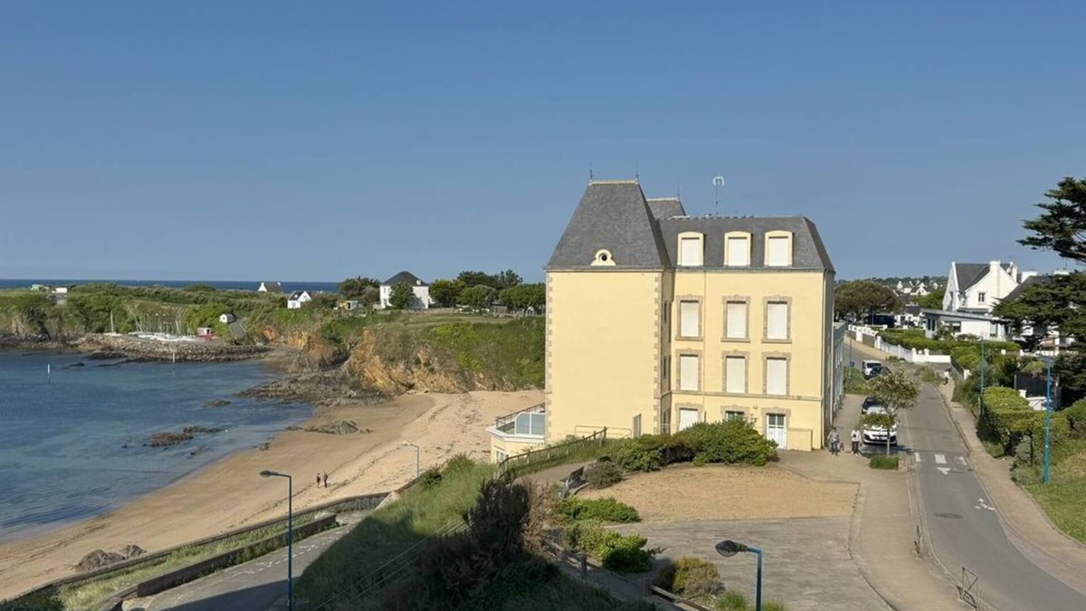 Le Pouldu Apartment | 2-room apartment 35 m² T2 with sea view Plage des Grands Sables at your feet!
